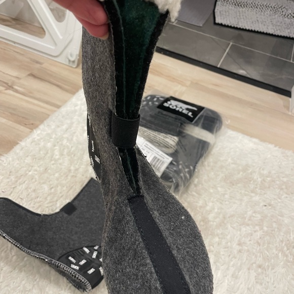 Youth/Kids Sorel Thermoplus boot liner. size 7 never worn. - Picture 4 of 7